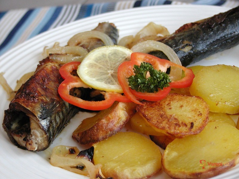 Mackerel Baked on a Bed of Onions