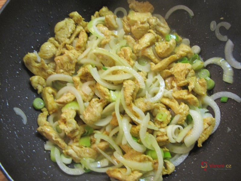 Chicken Strips with Curry and Onion