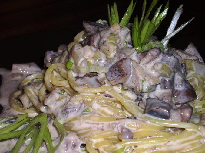 Curry Spaghetti with Mushroom and Cheese Sauce