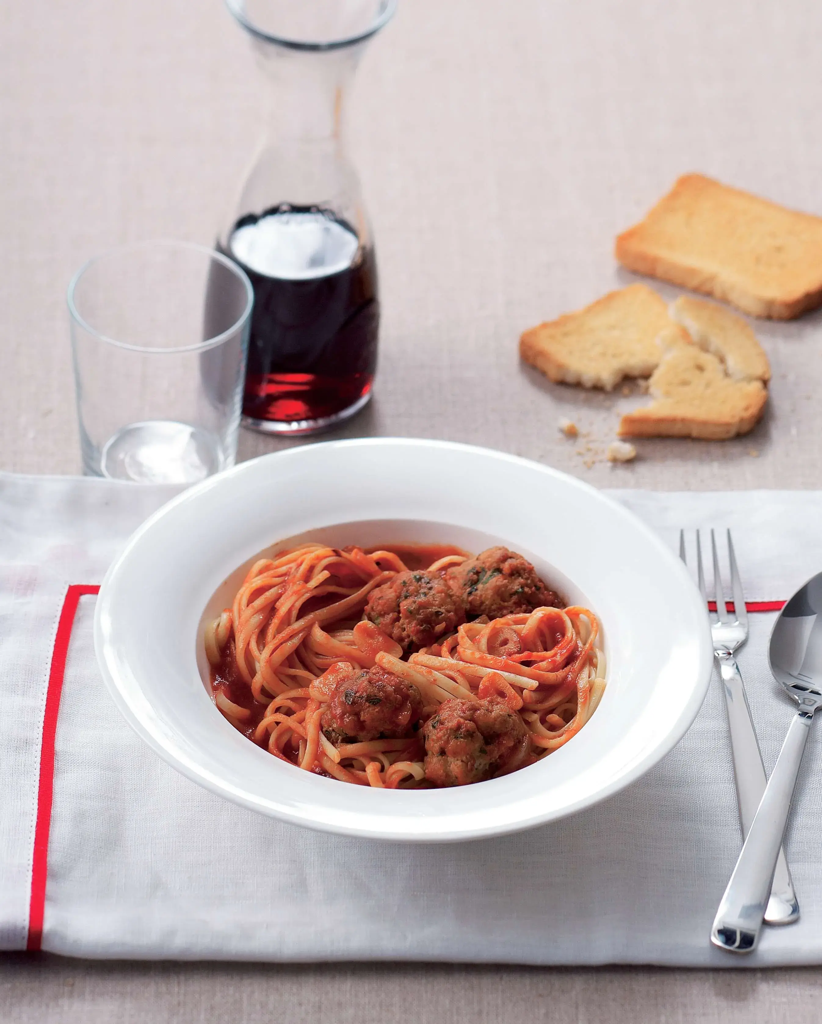 Spaghetti with Meatballs in Tomato Sauce