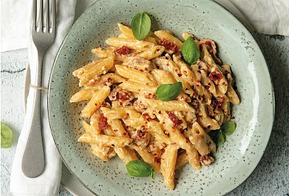 Pasta with Sun-Dried Tomatoes and Mozzarella
