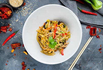 Udon Noodles with Chicken and Vegetables