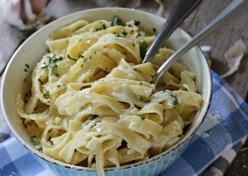One-Pot Pasta with Garlic Cream Sauce