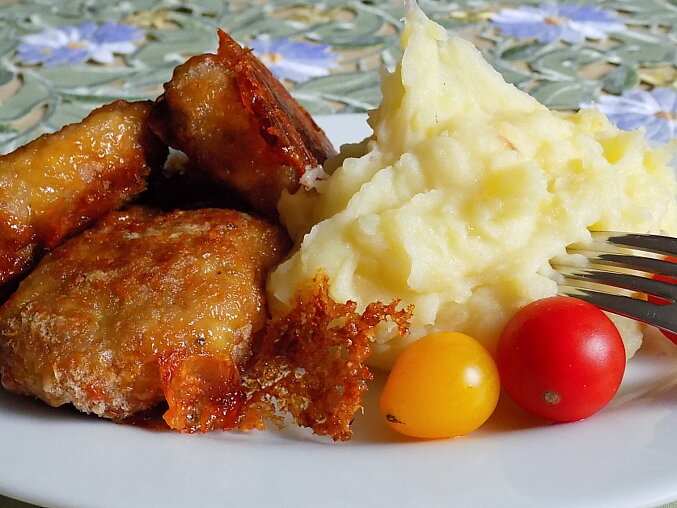 Loštické řízky z mletého vepřového masa s tvarůžky