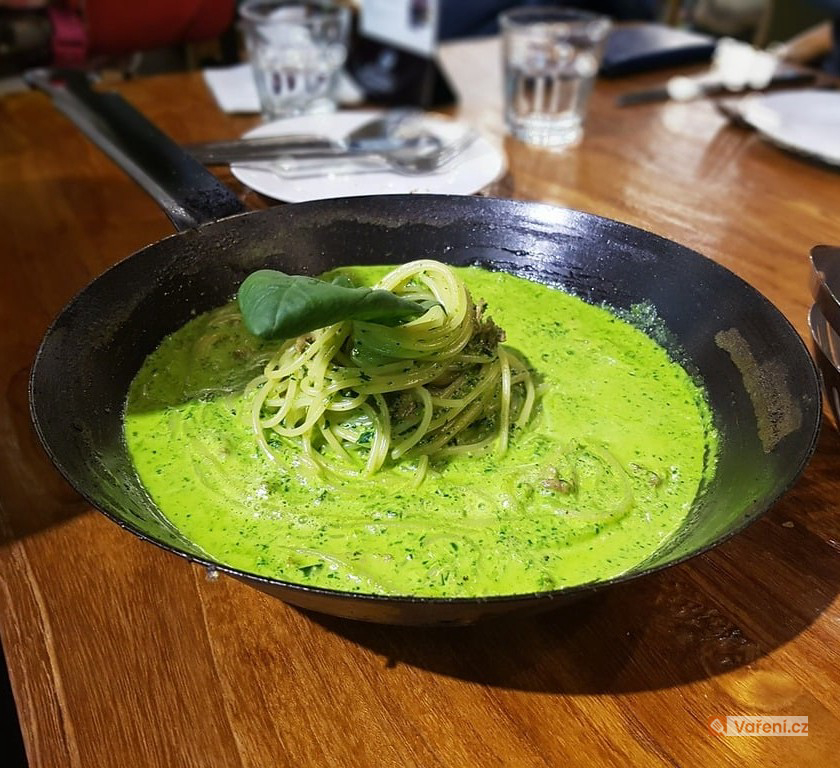 Quick Spaghetti with Pea Sauce