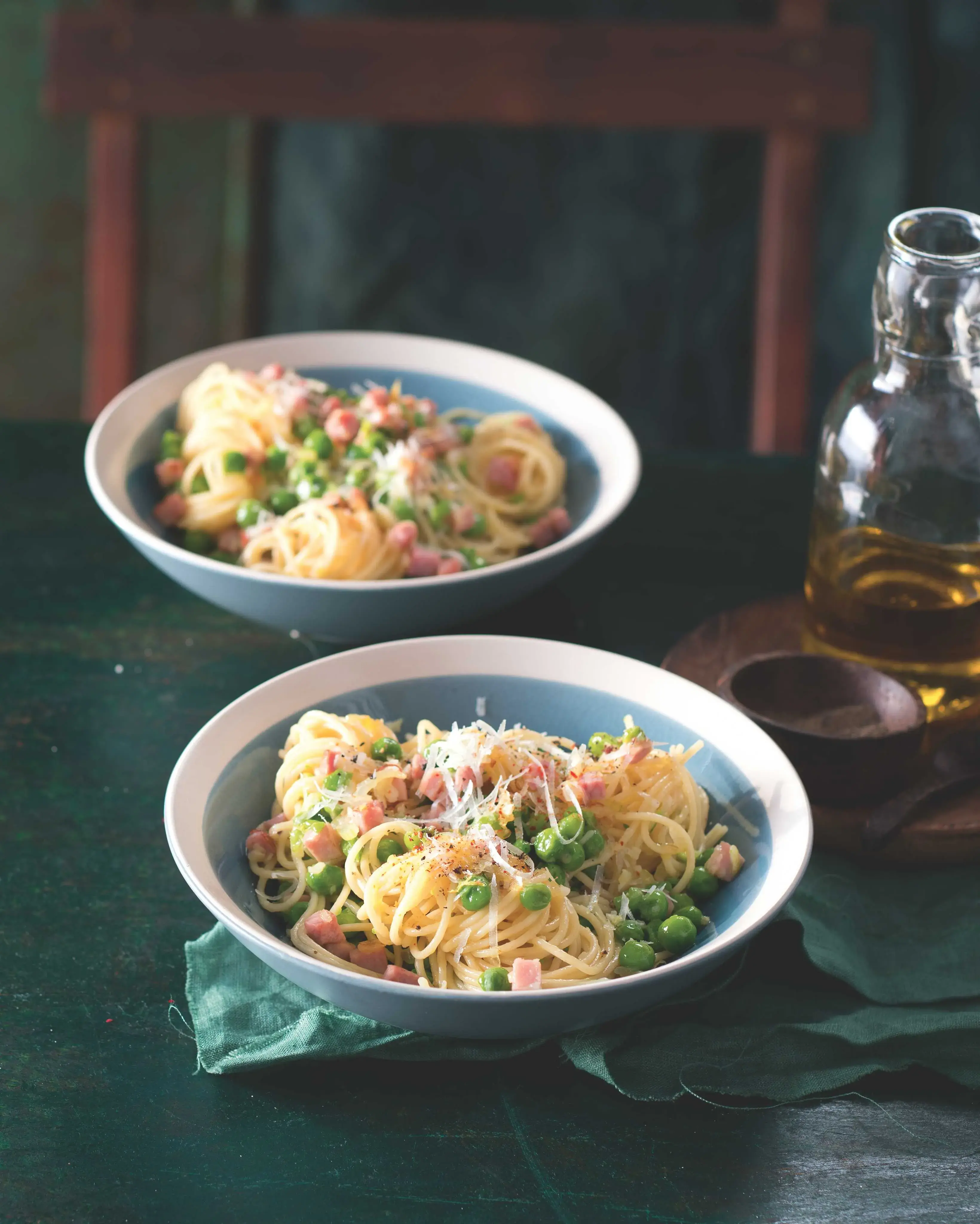 Spaghetti with Crushed Peas and Ham in Cream Sauce
