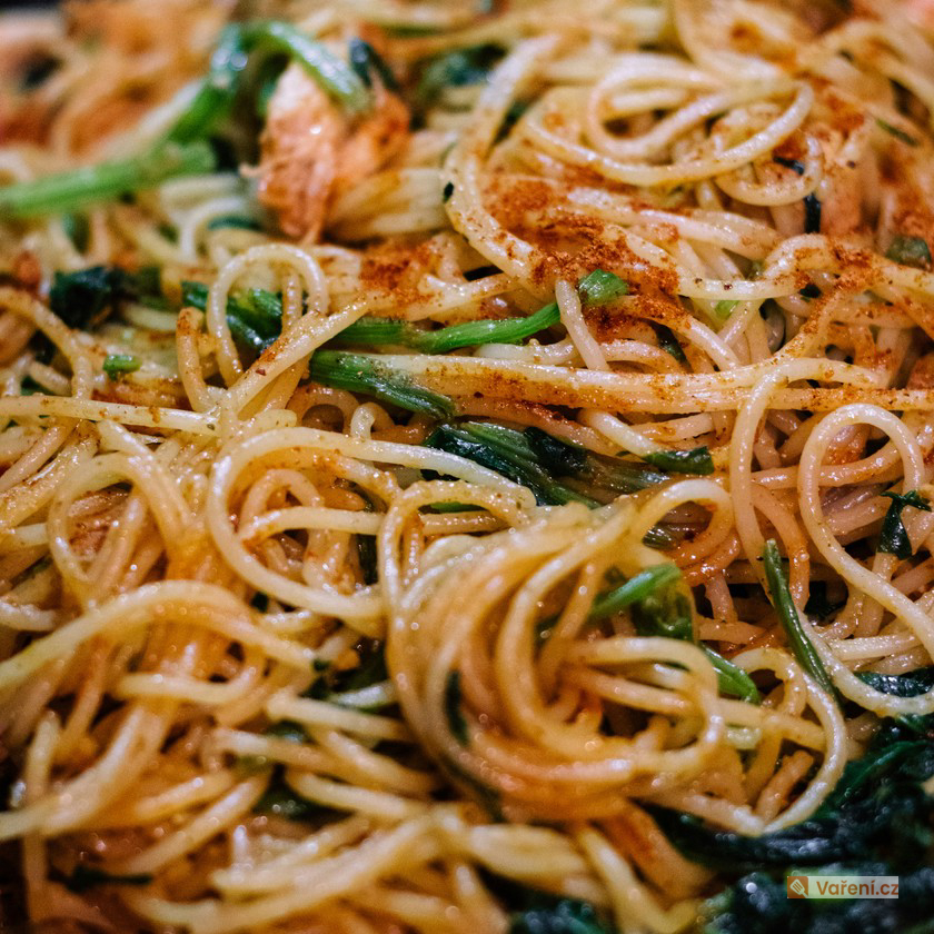 Wholewheat Spaghetti with Tomato Sauce and Mozzarella