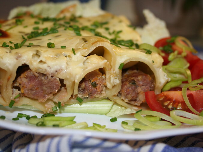 Cannelloni s voňavou masovou náplní a bešamelem