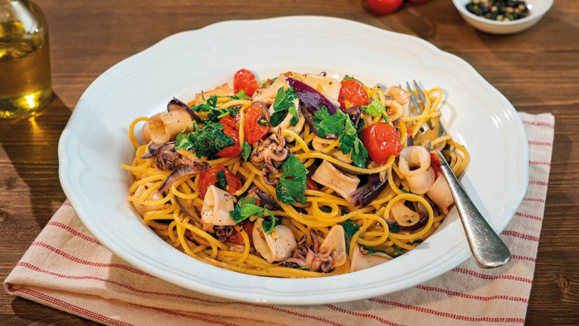 Quick Spaghetti with Squid and Tomatoes