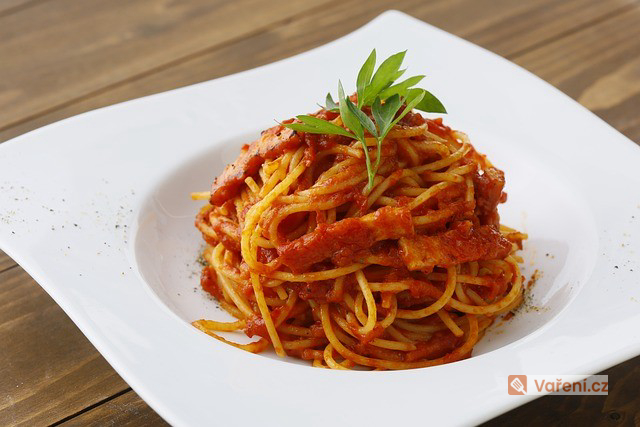 Spaghetti with Beetroot and Horseradish Cheese Sauce
