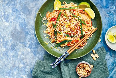 Pad Thai – thajské rýžové nudle s kuřecím masem