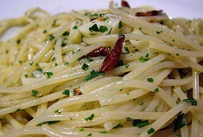 Spaghetti aglio, olio e peperoncini