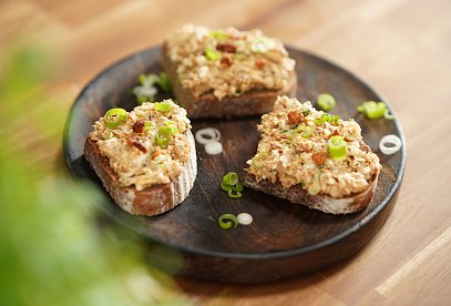 Crackling Spread with Eggs and Spring Onions