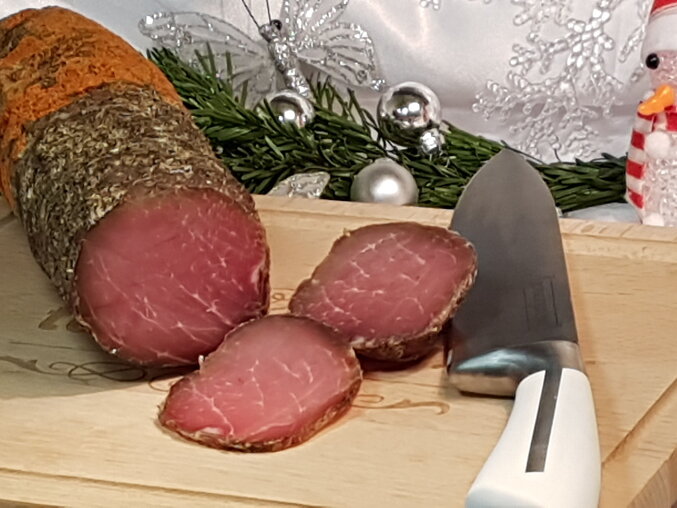 Domácí sušená šunka z vepřové kotlety ve stylu prosciutto