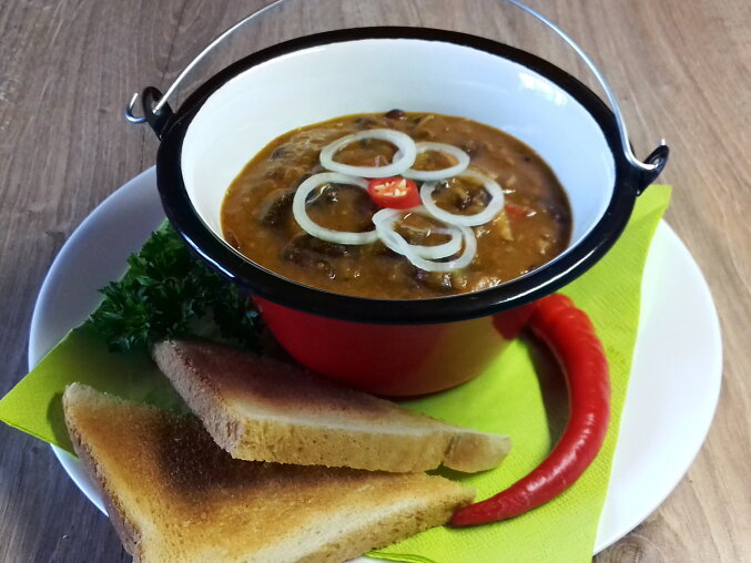 Spicy Pork Goulash with Red Kidney Beans and Chillies