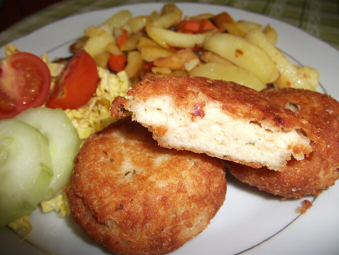 Fish Cakes with Cheese and Oven-Baked Fries with Vegetables