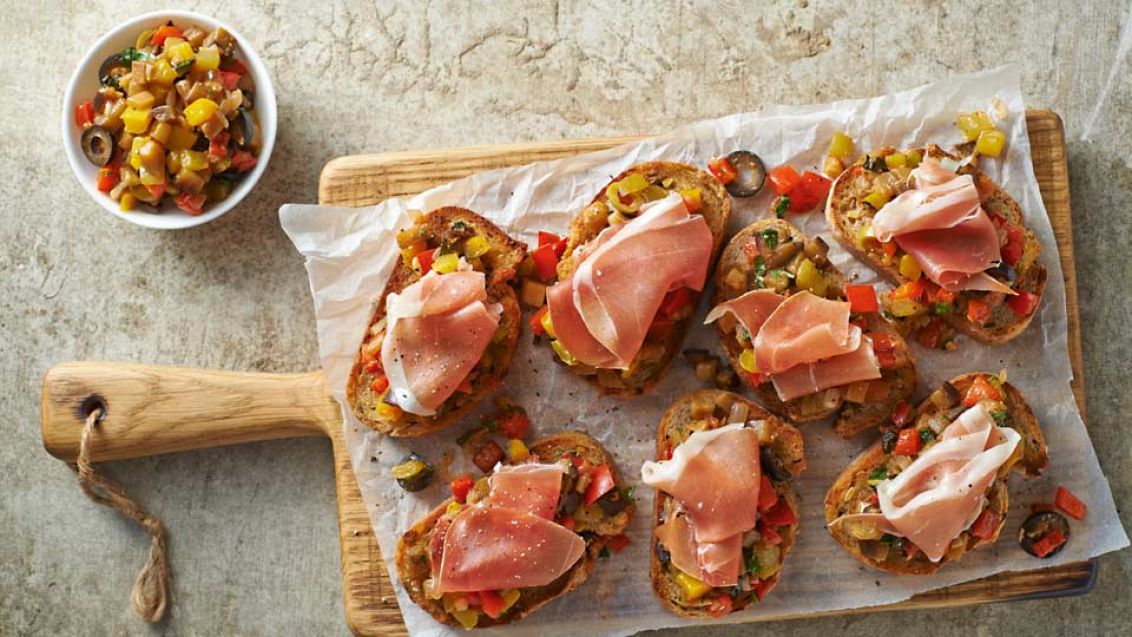 Španělské tapas s jamónem Serrano