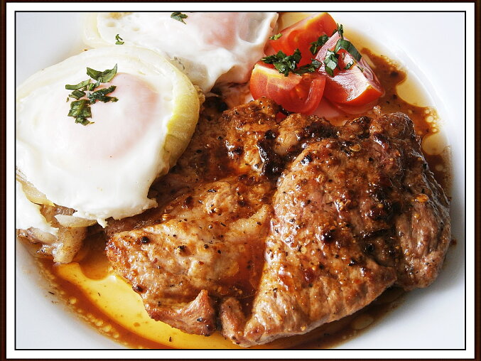 Quick Pork Neck with Fried Egg in an Onion Ring