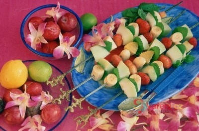 Pork Medallions with Fruit Skewers and Curry Sauce