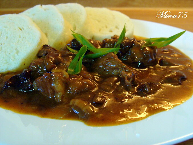 Pork Cubes with Mushrooms, Garlic and Sweet Paprika