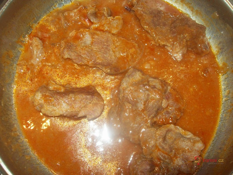 Braised Pork Neck with Garlic and Onion
