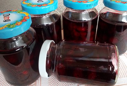 Sour Cherry Preserves in Sugar