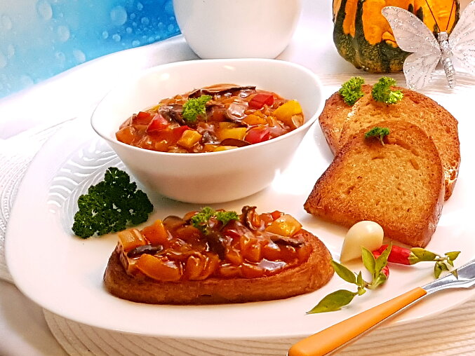Vegetable Toast Topping with Courgettes, Peppers, Aubergine and Mushrooms