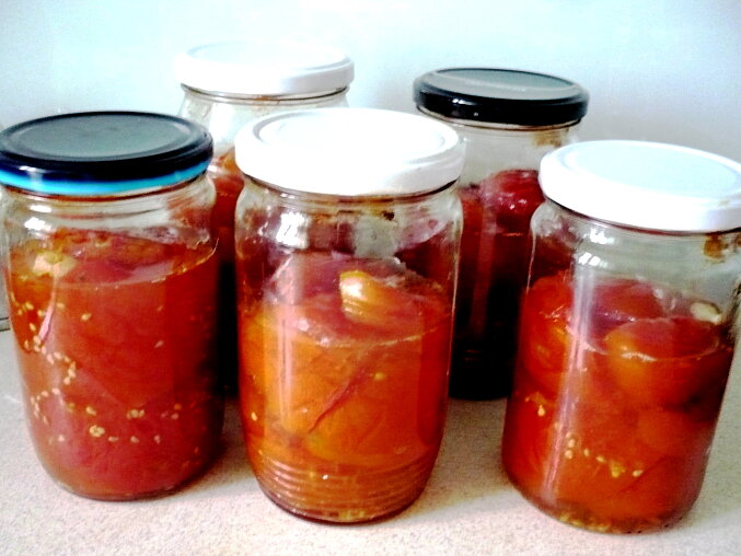 Tomatoes Bottled in the Oven