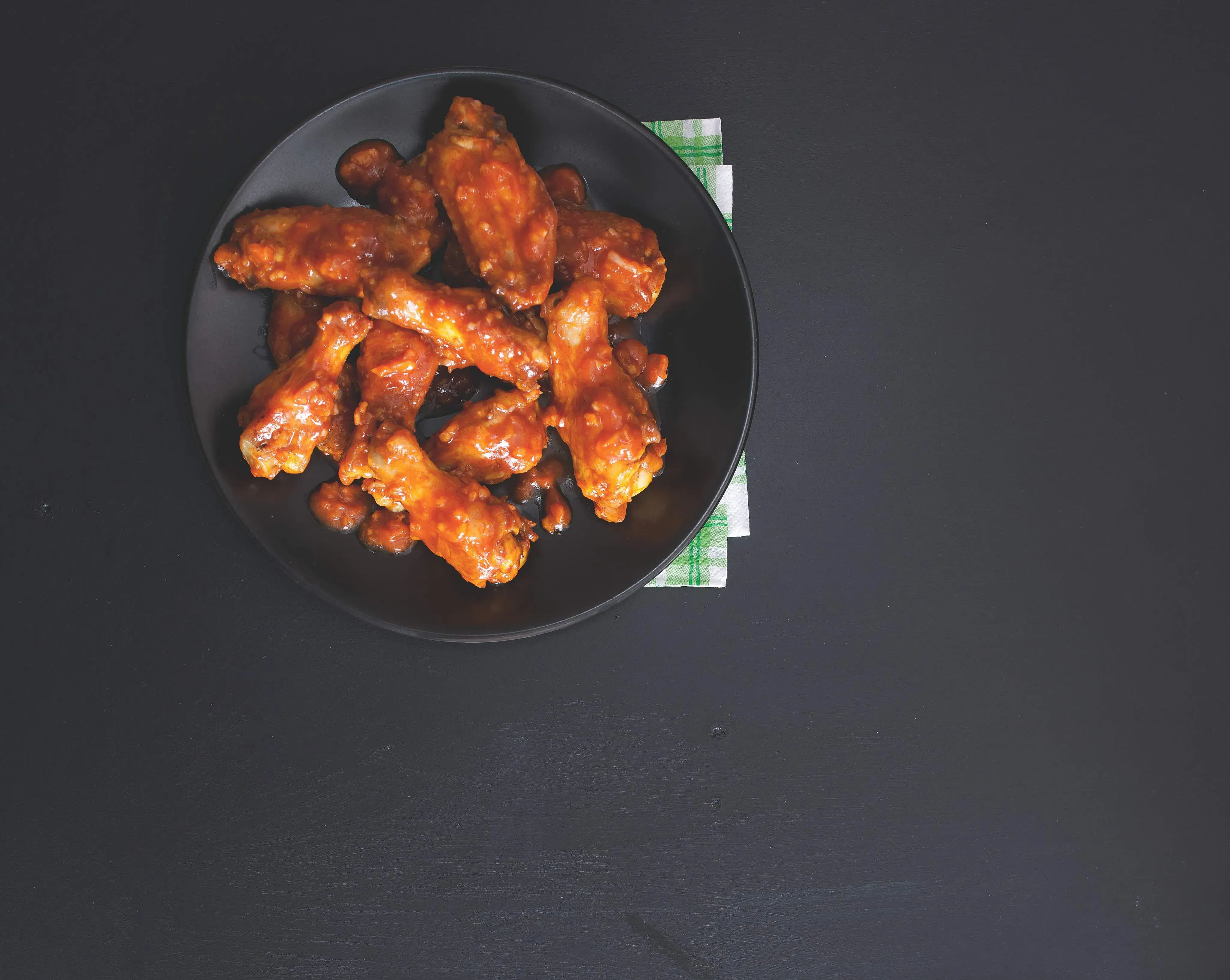 Buffalo křídla s máslem a tabascem