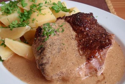 Beef Pepper Steak with Cream Sauce