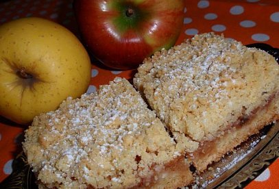 Apple and Cinnamon Crumble Cake