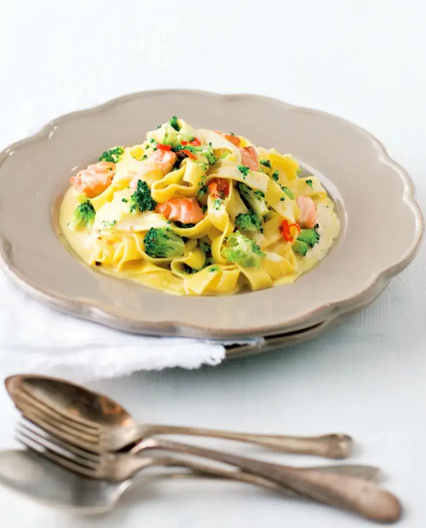 Carbonara s brokolicí a lososem