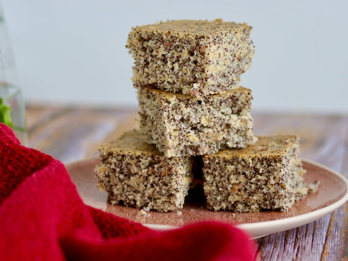 Moist Poppy Seed Cake with Apples (Makovec)