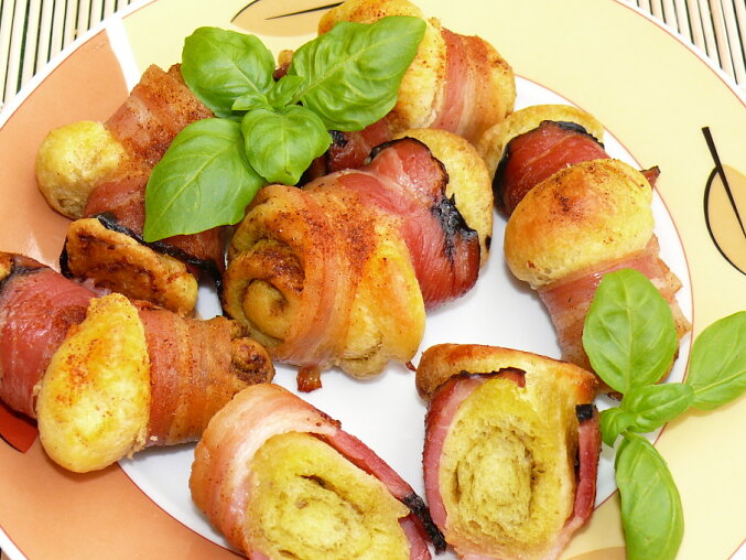 Eva's Basil Pesto Rolls