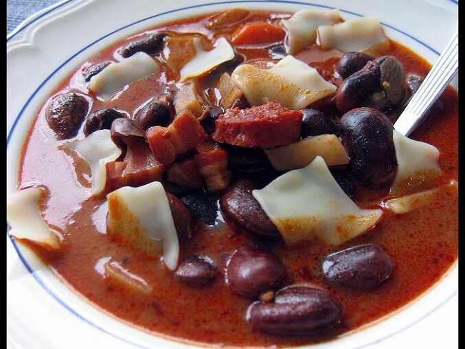 Hungarian Winter Bean Soup with Smoked Meat