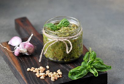 Domácí bazalkové pesto