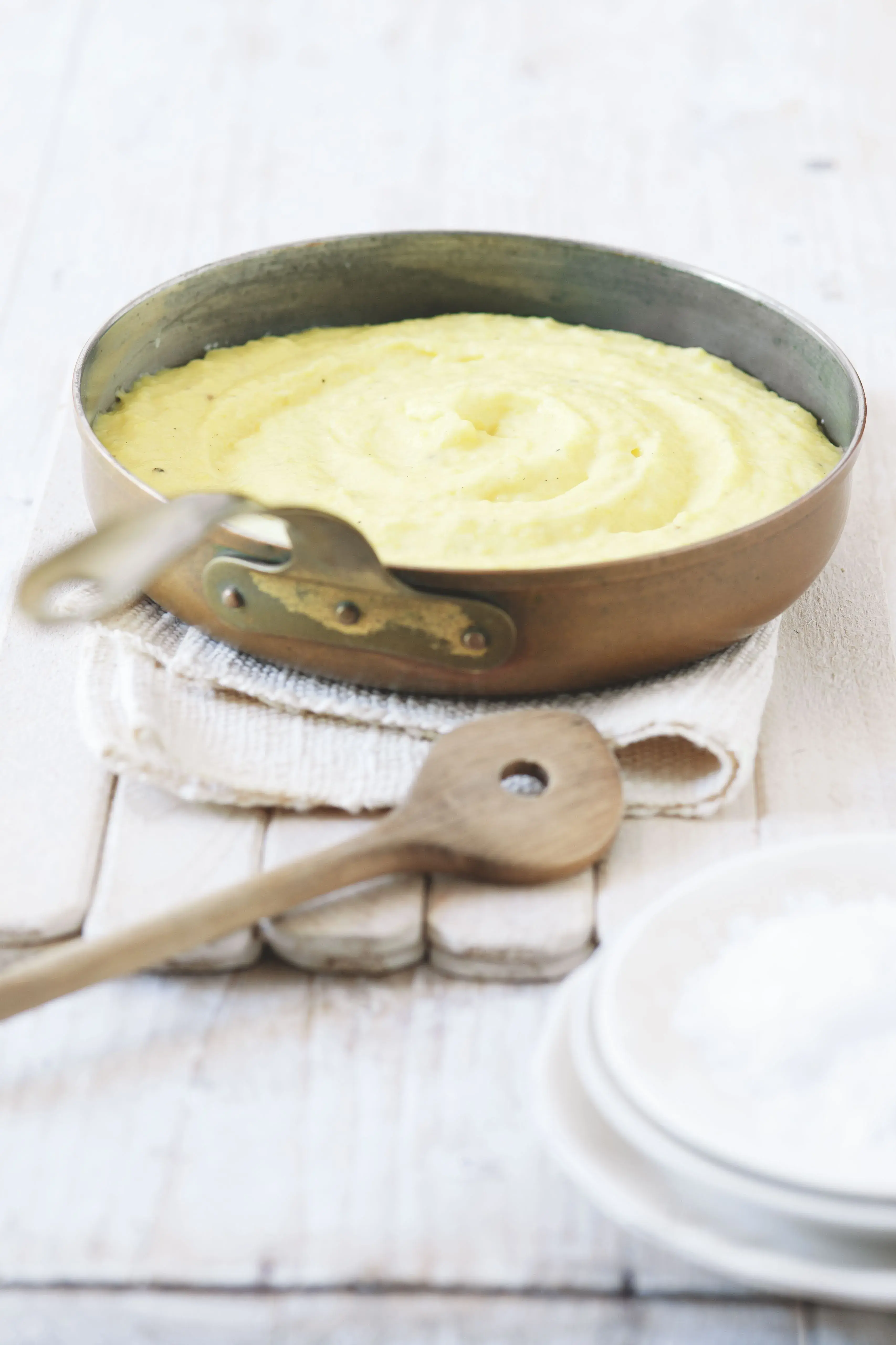 Aligot (French Cheesy Mashed Potatoes)