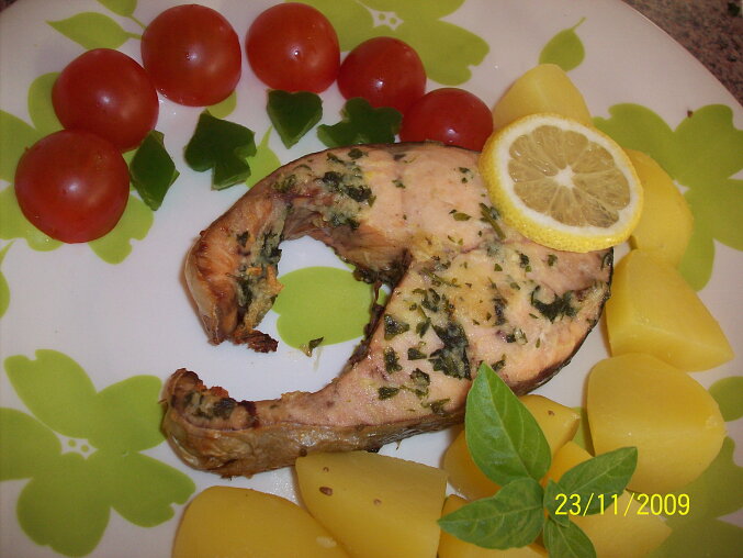 Baked Salmon with Garlic and Parsley