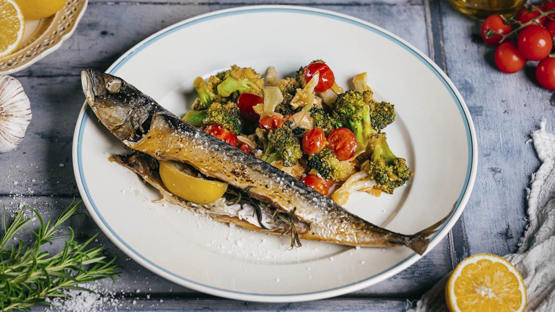 Baked Mackerel with Broccoli and Cherry Tomatoes