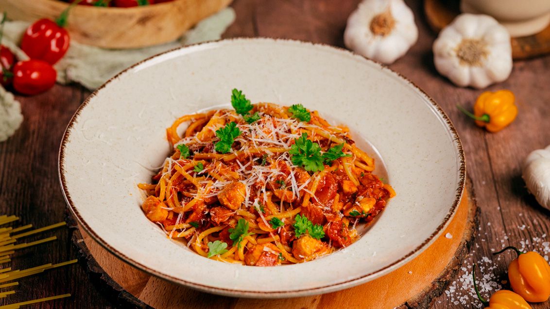 Spaghetti with Chicken, Tomatoes and Chorizo