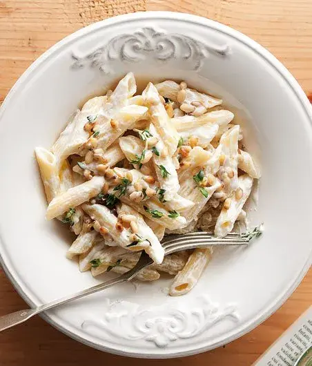 Penne rigate s krémovou omáčkou z kozího sýra