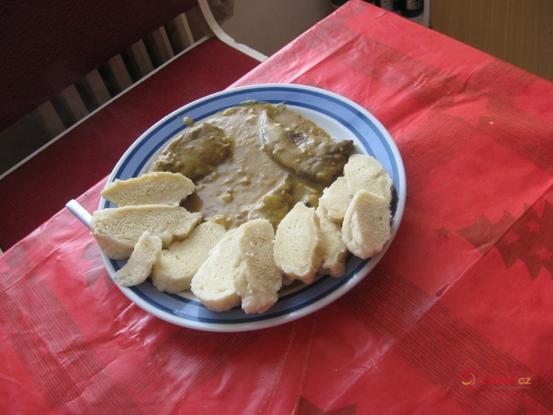 Játra na slanině se smetanovou omáčkou