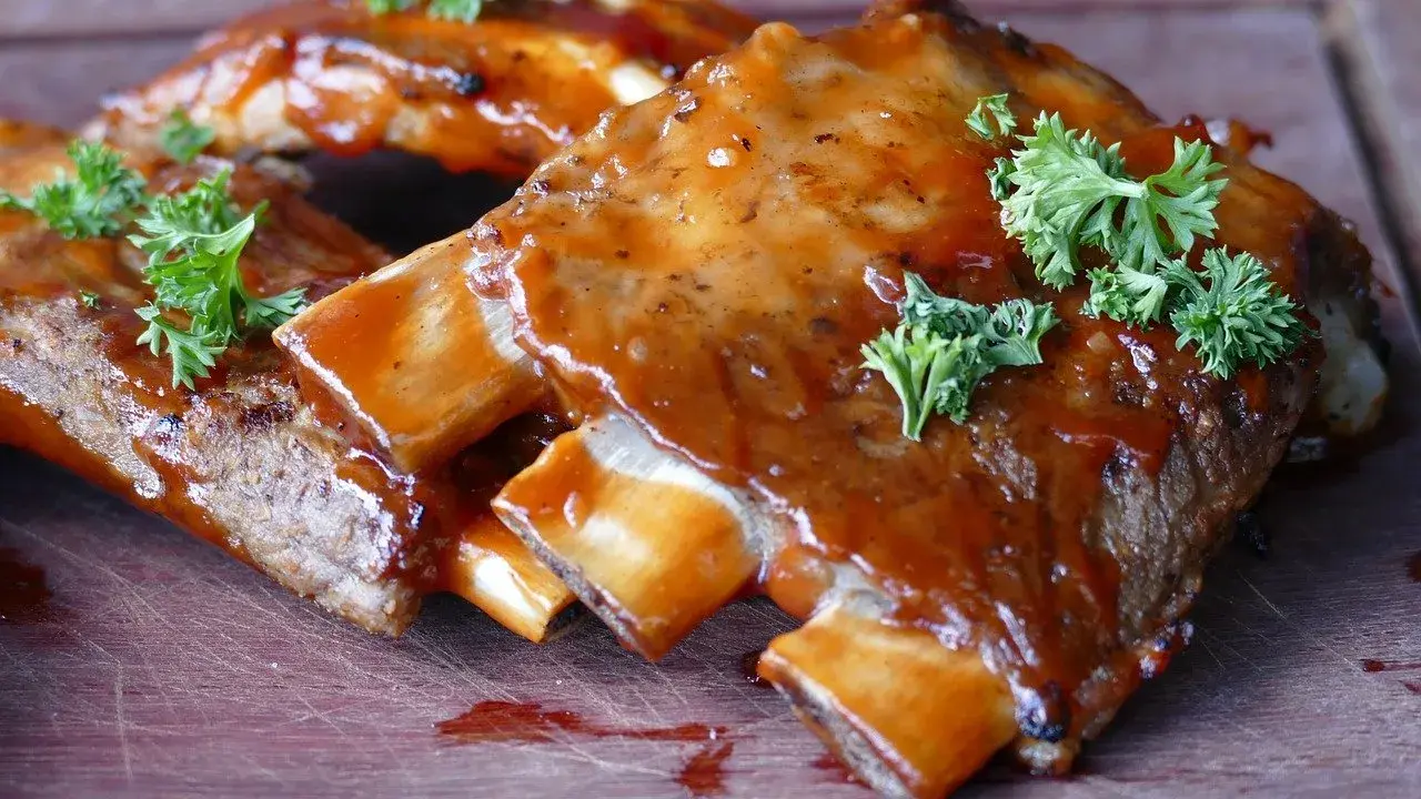 Piquant Pork Ribs in Honey Marinade