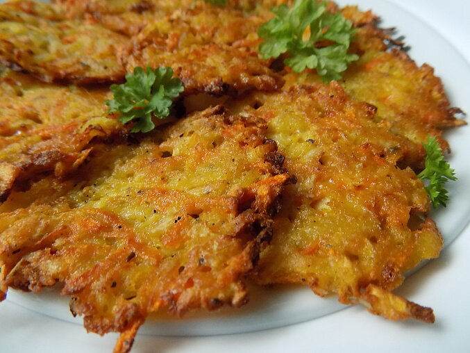Zeleninové rösti z brambor, mrkve a celeru