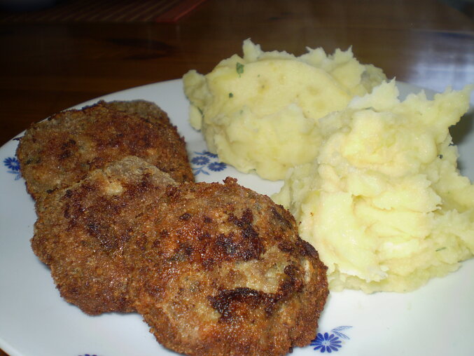 Kapustové karbanátky (Czech Cabbage Patties with Minced Meat and Bacon)