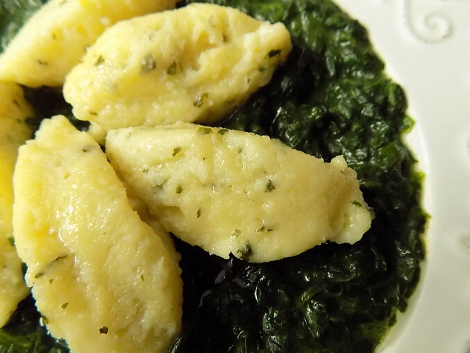 Brynzové noky (Bryndza Dumplings with Spinach)