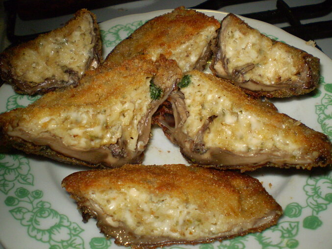 Stuffed Parasol Mushrooms with Cheese Filling