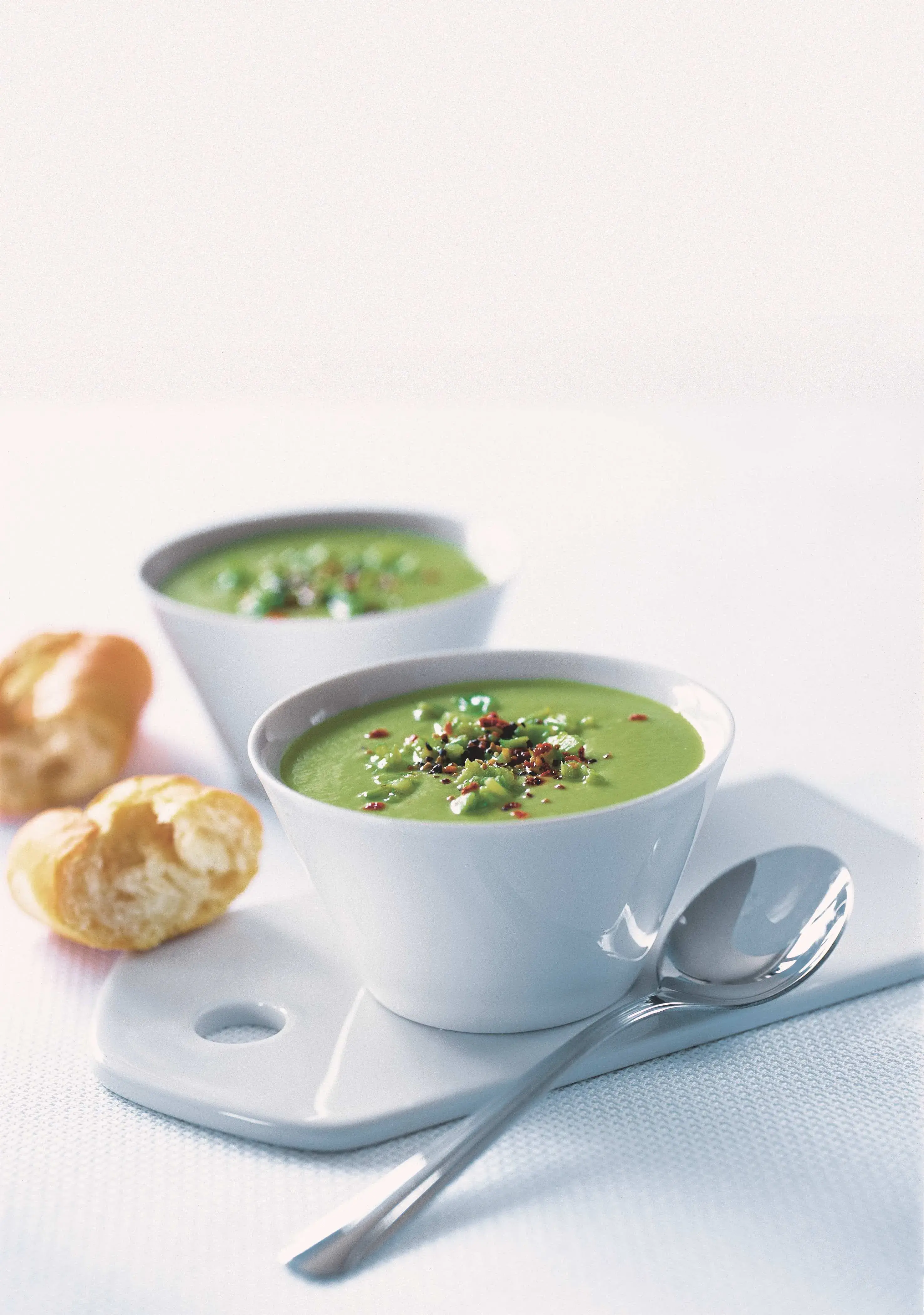 Delicate Green Asparagus Soup