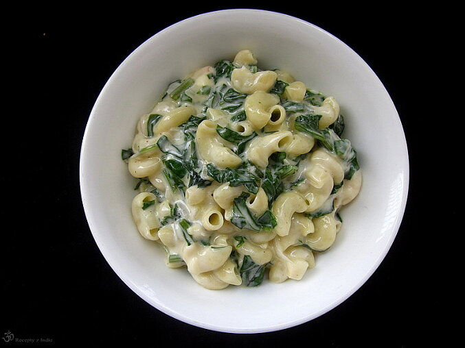 Pasta with Fresh Spinach and Cream Sauce