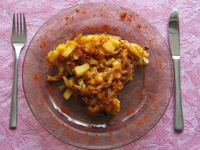 Grenadýr (Czech Potatoes with Pasta and Onion)